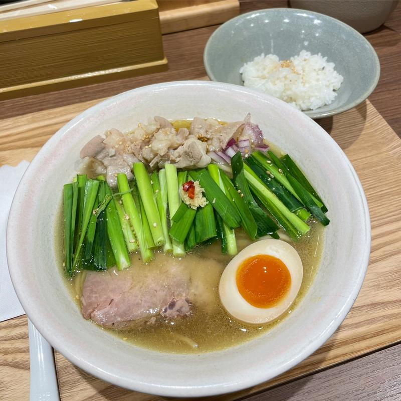 芝浦直送もつにらあ(Homemade Ramen 麦苗 COREDO室町店Muginae Muromachi)
