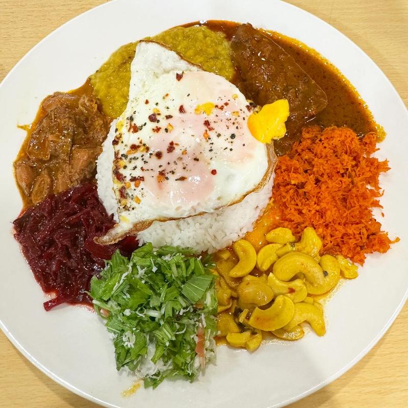 スリランカカレーライスプレート（魚）(カーサパスカーレ)