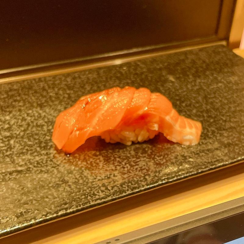 サーモン(廻転鮨 銀座おのでら 息子渋谷店)