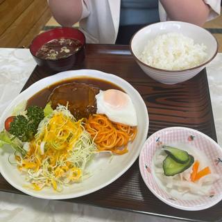 ハンバーグ定食(白十字食堂 )