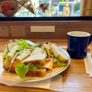 モーニングセット(KURUTOおおぶ x タニタカフェ)