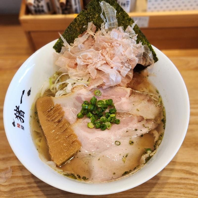 追い鰹そば 白醤油(麺屋猪一離れ)