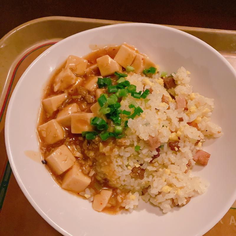 麻婆豆腐のあんかけチャーハン(ヴォルケイニア・レストラン)