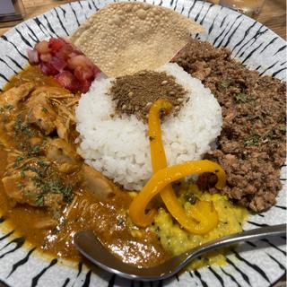 カレー2種盛り(クラフトビアマーケット吉祥寺ペニーレーン店)