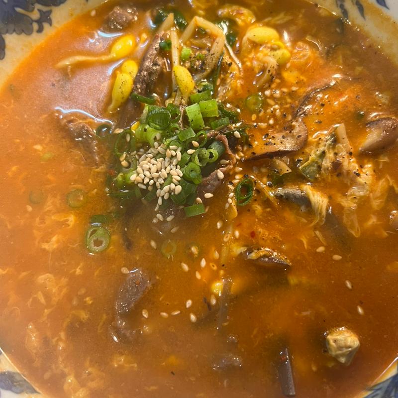 〆のユッケジャンスープ(たれ焼肉 金肉屋 三軒茶屋店)