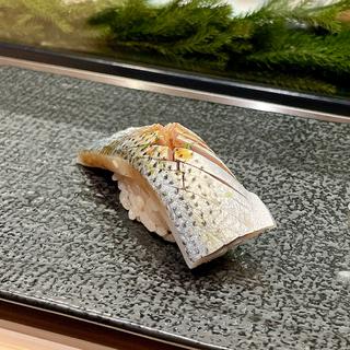 こはだ(廻転鮨 銀座おのでら 息子渋谷店)