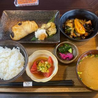 本日の日替わり定食(食事の店さん花)