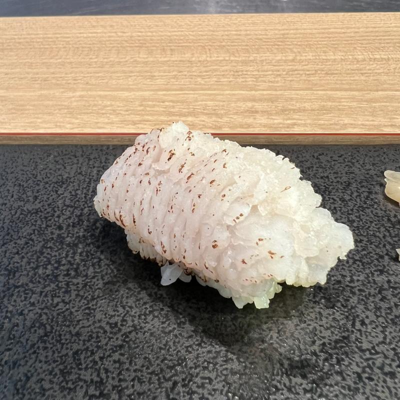 ハモの焼き霜つくりの握り(鮓 くおん)