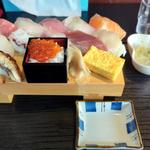 おまかせ握り寿司と日替わりスープ(小鉢付) (51丸食堂)