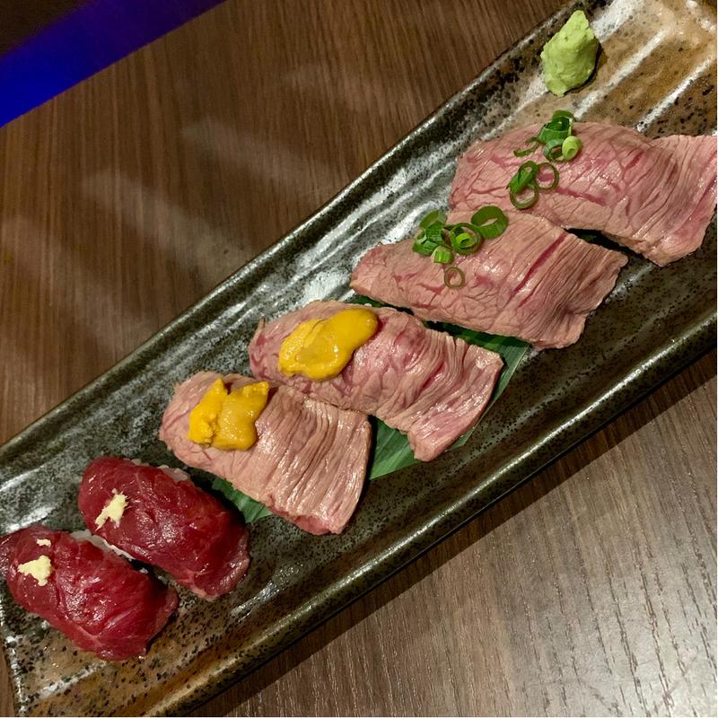 馬肉寿司　炙り牛寿司　炙り牛うに寿司(佐賀牛焼肉と馬肉 吉右衛門(きちえもん) 栄錦店)