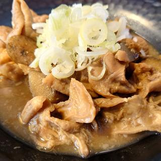 じっくり煮込んだ豚もつ煮込み(源食菜菜)