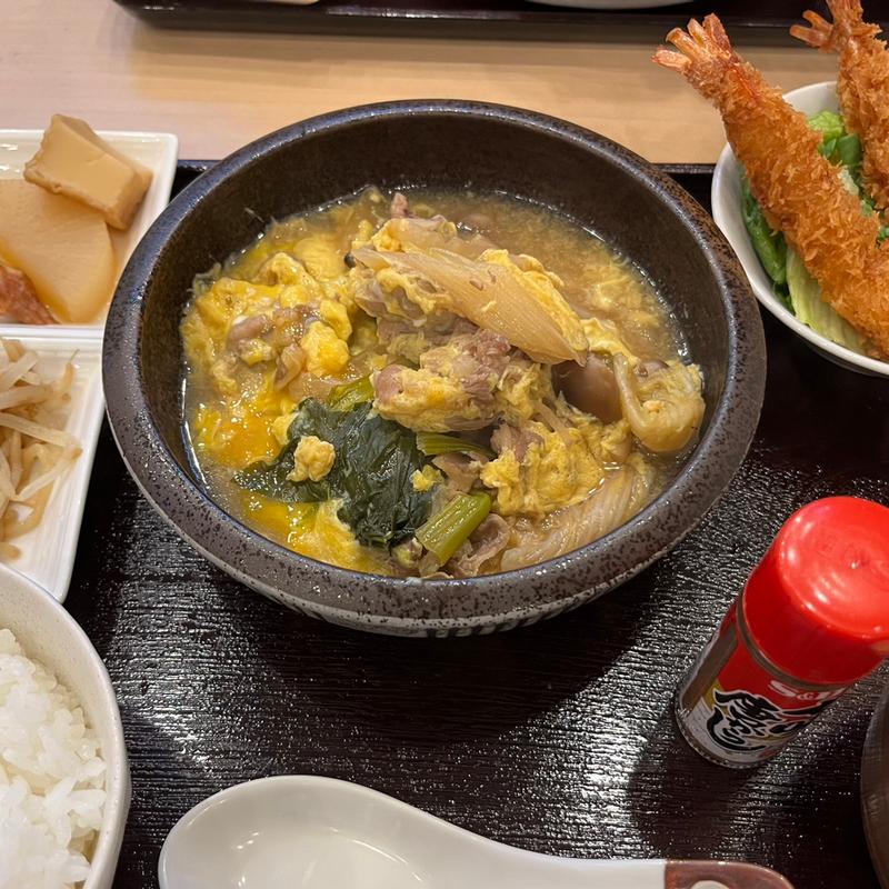 日替わりランチ　牛肉と野菜の卵とじとエビフライ(絆 旬の肴と和み酒場)