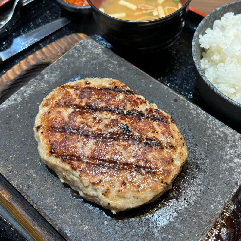 粗挽きハンバーグ(感動の肉と米 北千住店)