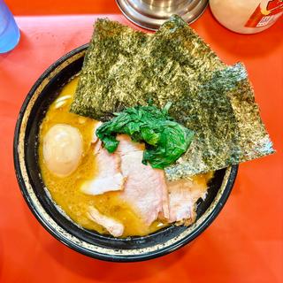 中盛チャーシュー麺(家系総本山 吉村家)