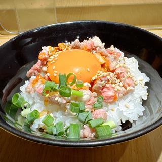 牛ユッケ丼(#新宿地下ラーメン)