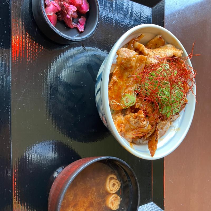 ピリ辛豚の旨だれスタミナ丼(極楽湯 豊橋店)