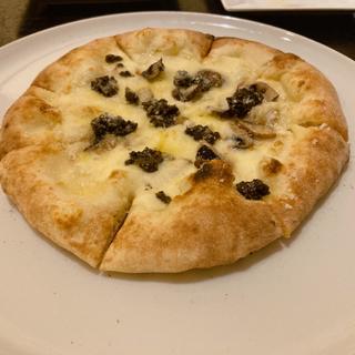 マッシュルームと黒トリュフ(Trattoria pizzeria la Viola ・トラットリア ピッツェリア ラ ヴィオラ)