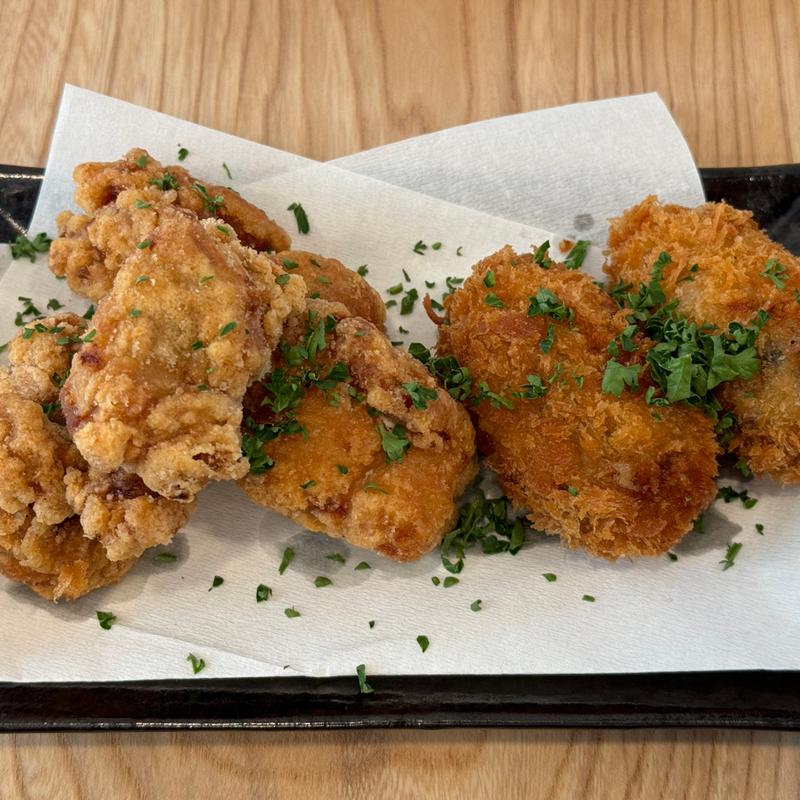 三陸産牡蠣フライ柚子タルタル添えといわい鶏唐揚げ(ビアフロントベアレン盛岡駅前)