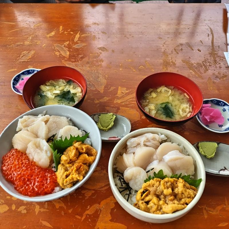 三色丼(正立食堂 （まさだてしょくどう）)