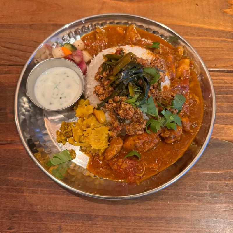 ジョルチキン＋ニラキーマカレートッピング(さんぼんぎ)