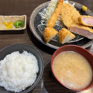 ミックスフライ定食(金の豚 おか田 )