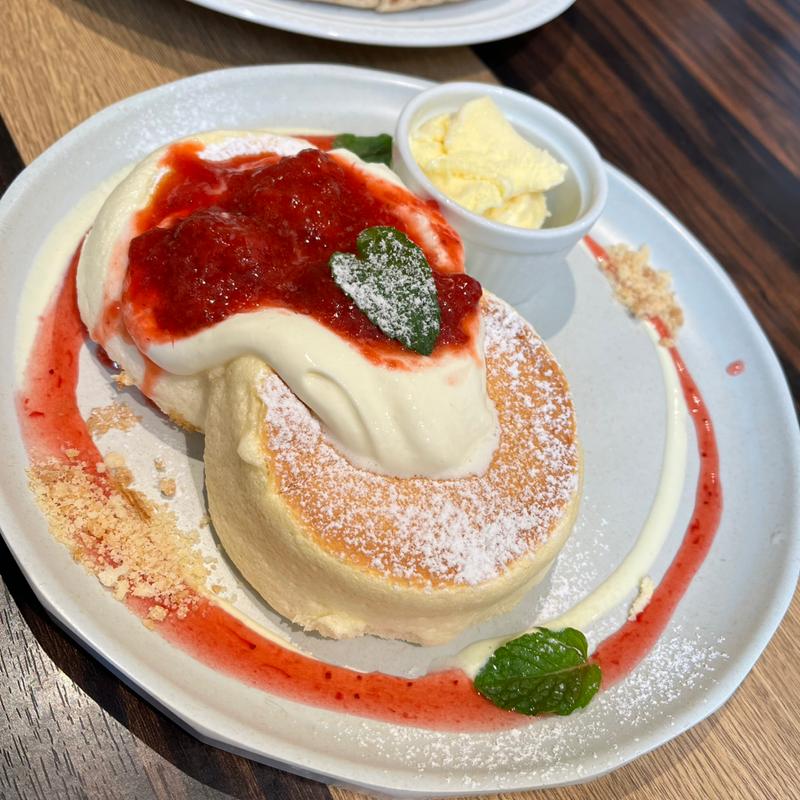 こぼれ苺(カフェ＆パンケーキ gram メイカーズピア店)