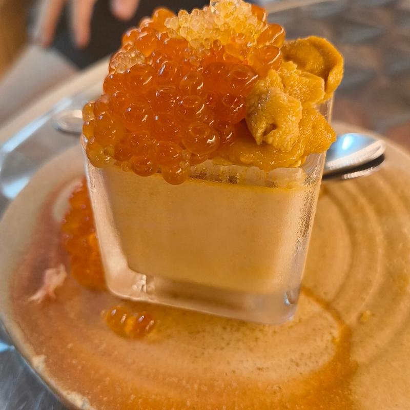 オマールえびこぼれ茶碗蒸しウニイクラズワイガニのせ(marunowa)