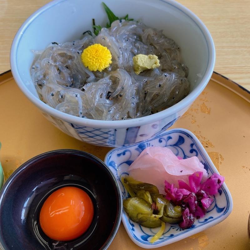 生しらす丼(海鮮レストラン 浜辺)