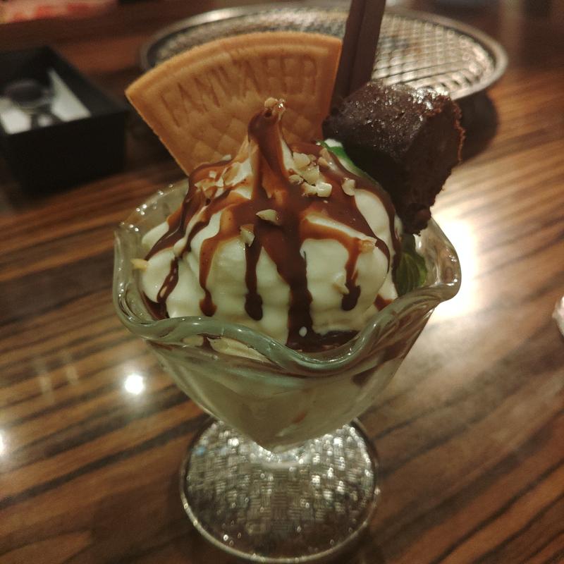 ソフトパフェ　チョコソース(にくよし)