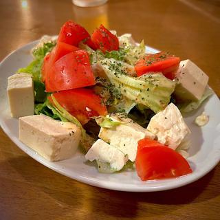 豆腐とトマトのサラダ(大衆食堂かわぐち)