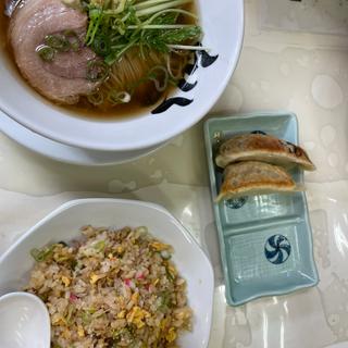 秋刀魚だしラーメン(醤油)、チャーハンセット(秋刀魚だし 黒船)