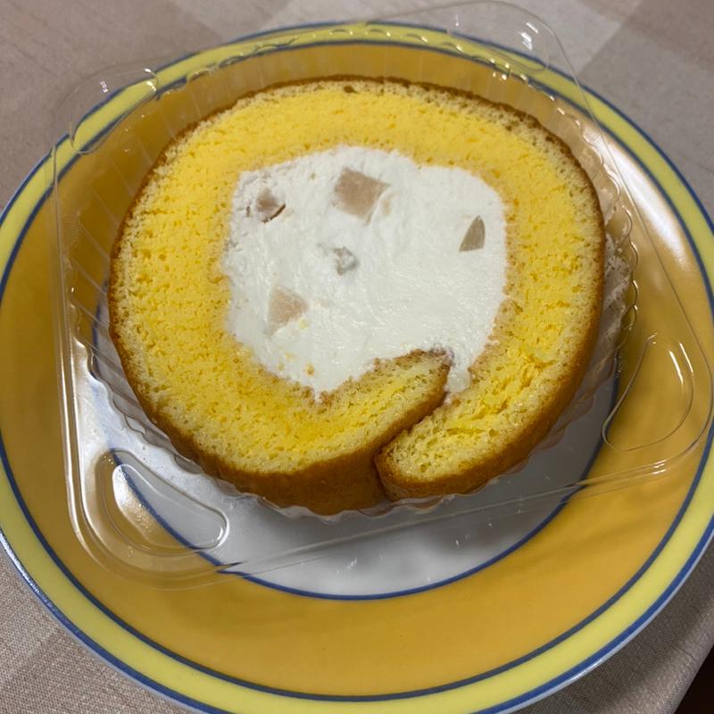 山梨県産白桃のふんわりロール(シャトレーゼ イオンモール東員店)