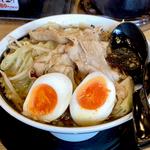 男の根性黒醤油 煮玉子のせ(麺屋団長)