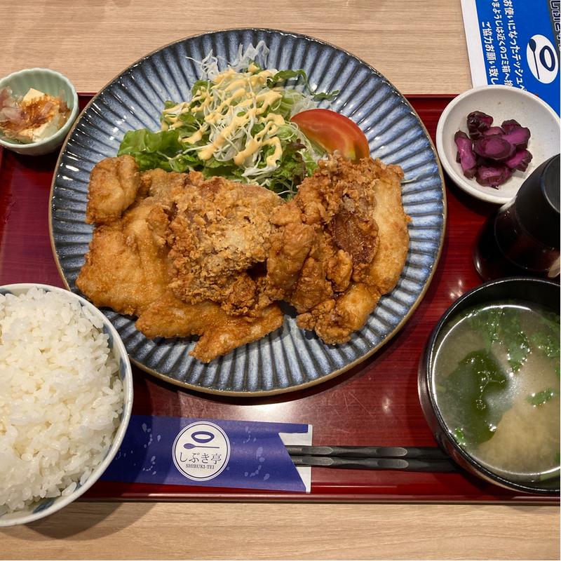 鳥の唐揚げ定食(しぶき亭 東口本店)