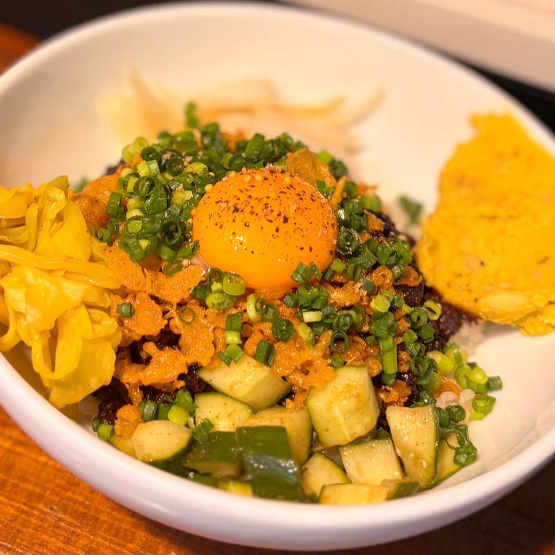 魔玉ドライキーマカレー （トッピング:たぬき）(魔皿カレー)