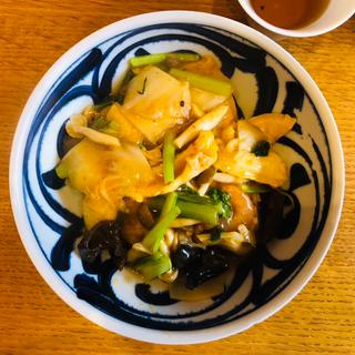 ピリ辛塩中華丼(家常菜 博朱)