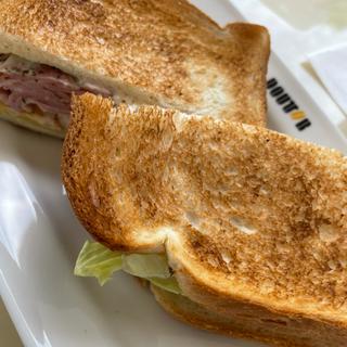 パストラミハムとポテトサンド(ドトールコーヒーショップ 東久留米西口店)