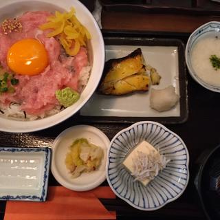 月見ネギトロ丼とハーフ焼き魚定食(うなくし 大井町店)