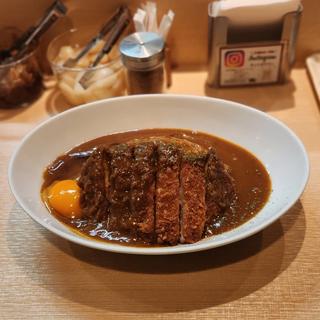 チキンカツカレー 生卵(マダム・カリー)