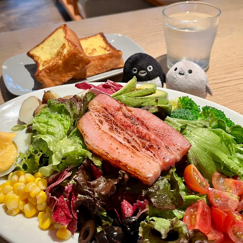 8種の野菜とベーコンのギャザリングサラダ(マーサーブランチ)