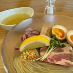 しみじみ食べるシジミ水つけ麺