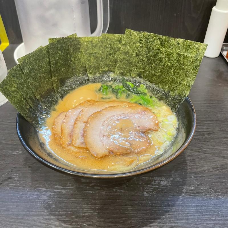 醤油豚骨チャーシュー麺(ゴル麺。 野毛店)