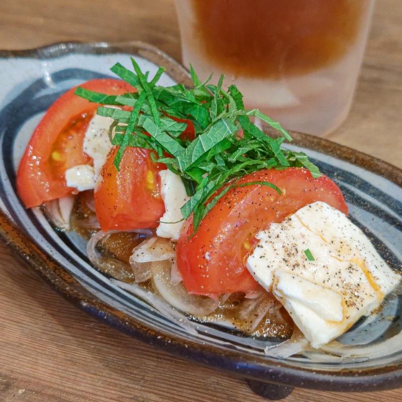 トマトとクリームチーズのカプレーゼ(鳥良商店 野毛店)