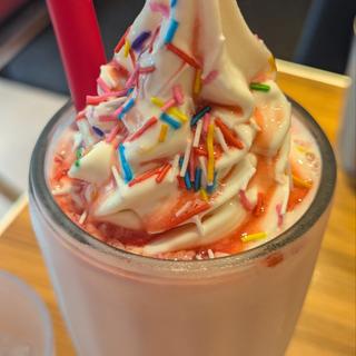 STRAWBERRY MILKSHAKE(BURGER&MILKSHAKE CRANE)
