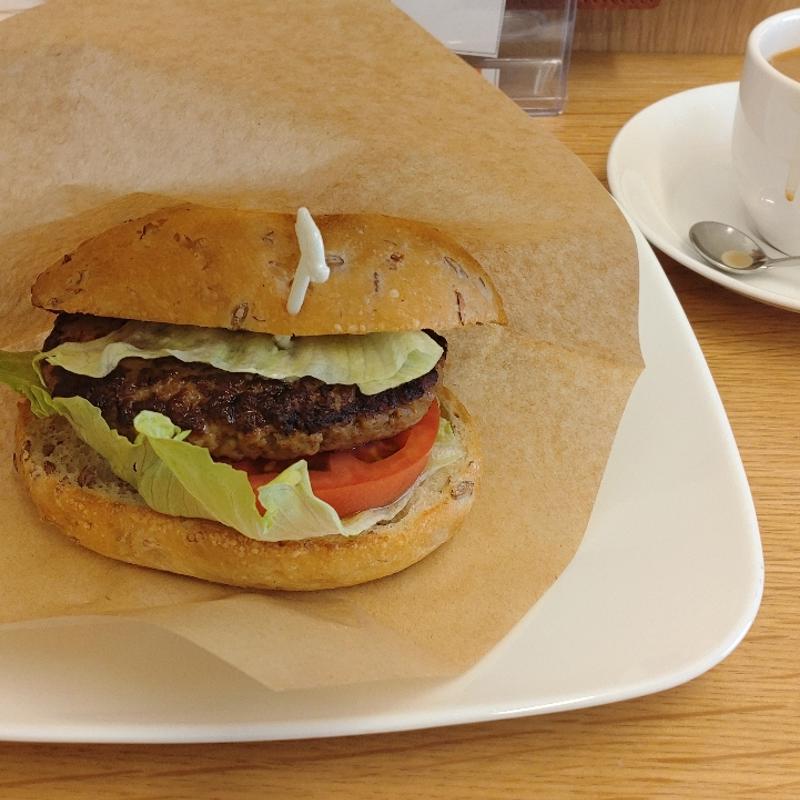 ハンバーガー(ビーワンカフェ （Bｅ‐1カフェ）)