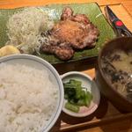 鶏もも肉の岩塩焼き(テング酒場 虎ノ門店+炭火焼き魚 湊や磯吉食堂)