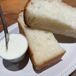 名物食パン！ワンハンドレッドトースト(ESPRESSO D WORKS 池袋)