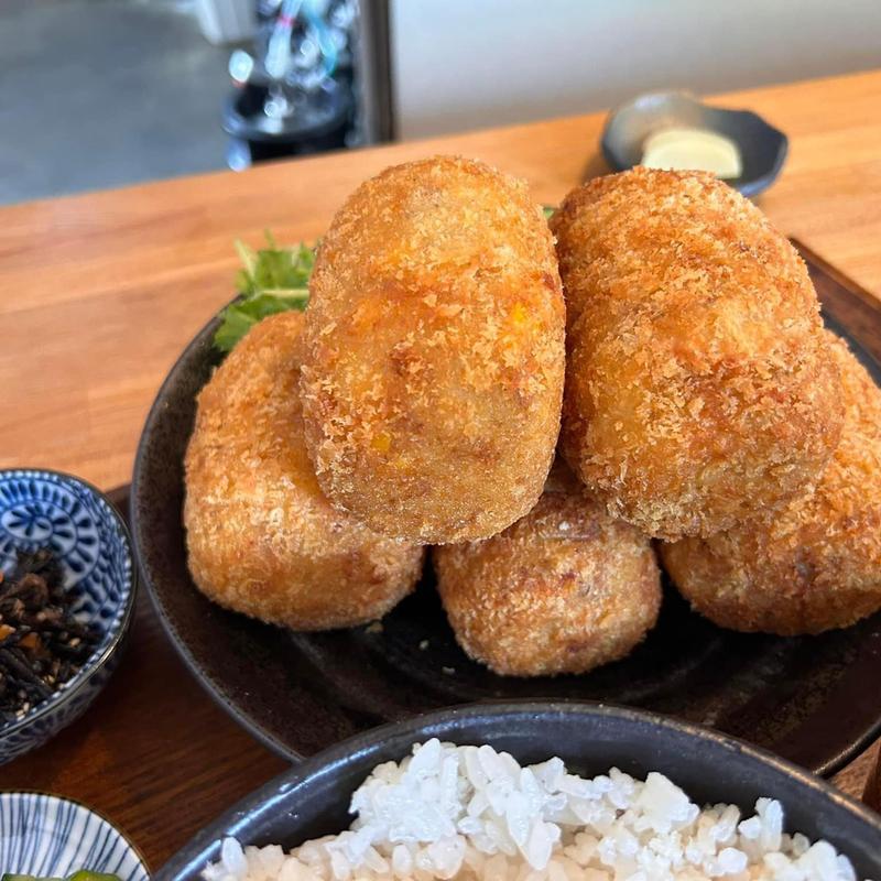 (特大)俵コロッケ定食(御食事処 颯-sou-)