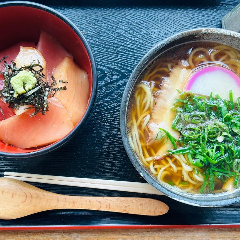 ラーメン定食(まぐろ丼付き)(ぱくぱく亭 )