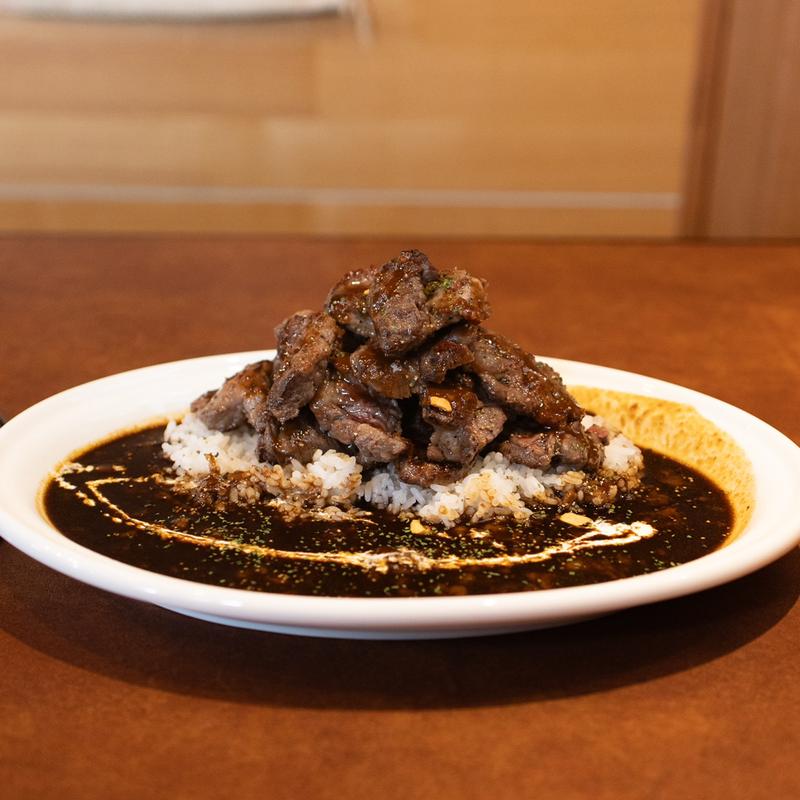 焼いた肉Wで乗せちゃいました(大富豪のカレー)(カウボーイカレーJr)